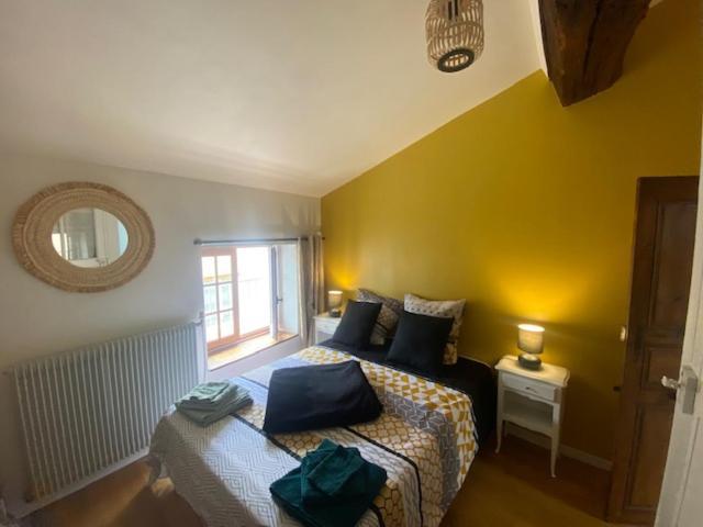 La Mansarde De L Abbaye Apartment Cluny Bagian luar foto